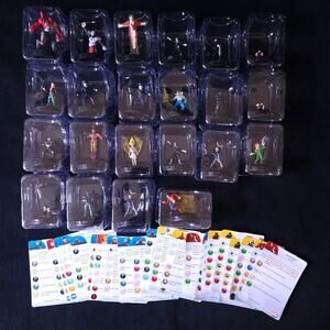 Mix Lot Of 22 Marvel DC Heroclix Game Figures Commons And Uncommons w/ Cards